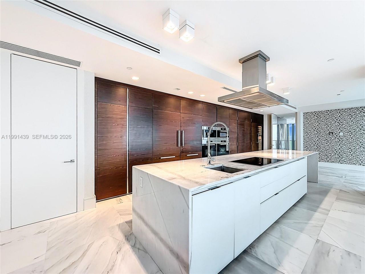 19575 Collins Ave, Unit 5, Sunny Isles Beach, FL 33160 Photo