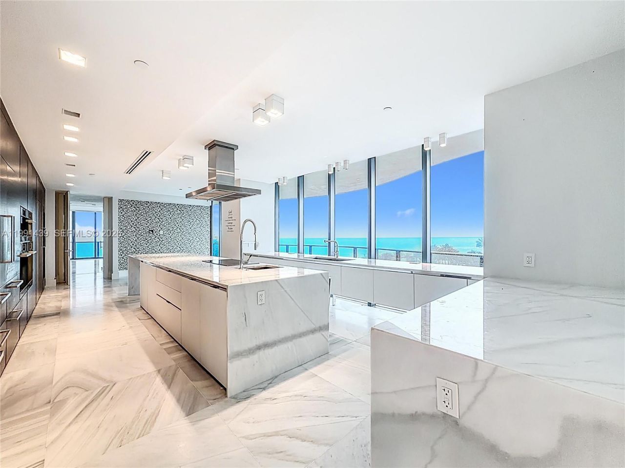 19575 Collins Ave, Unit 5, Sunny Isles Beach, FL 33160 Photo