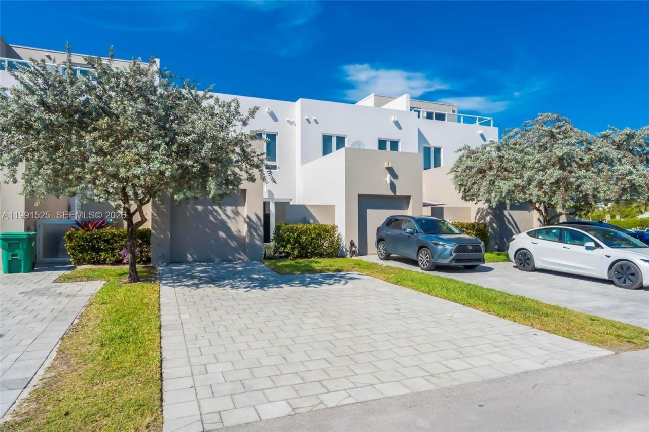10502 NW 66th St, Doral, FL 33178 Photo