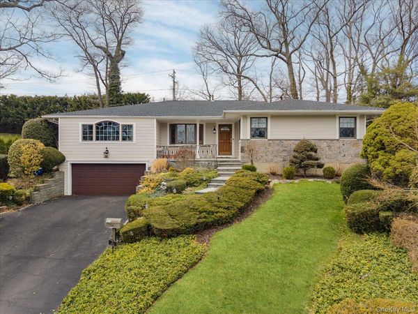 60 Ridge Drive, Plainview, NY 11803