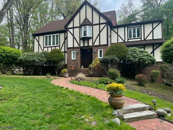 732 Mardinly Ave, Franklin Lakes, NJ 07417