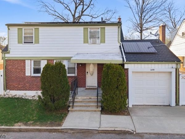 1490 Champlin Sq, Teaneck, NJ 07666