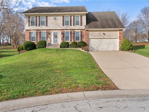 311 NE Wicklow Court, Lee's Summit, MO 64064