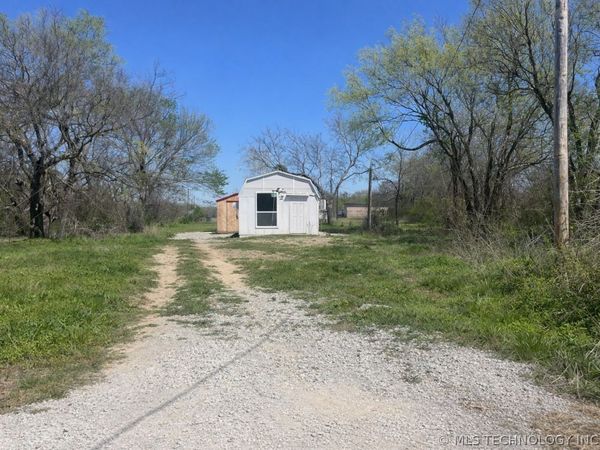 104 SE Freeman Street, Canadian, OK 74425