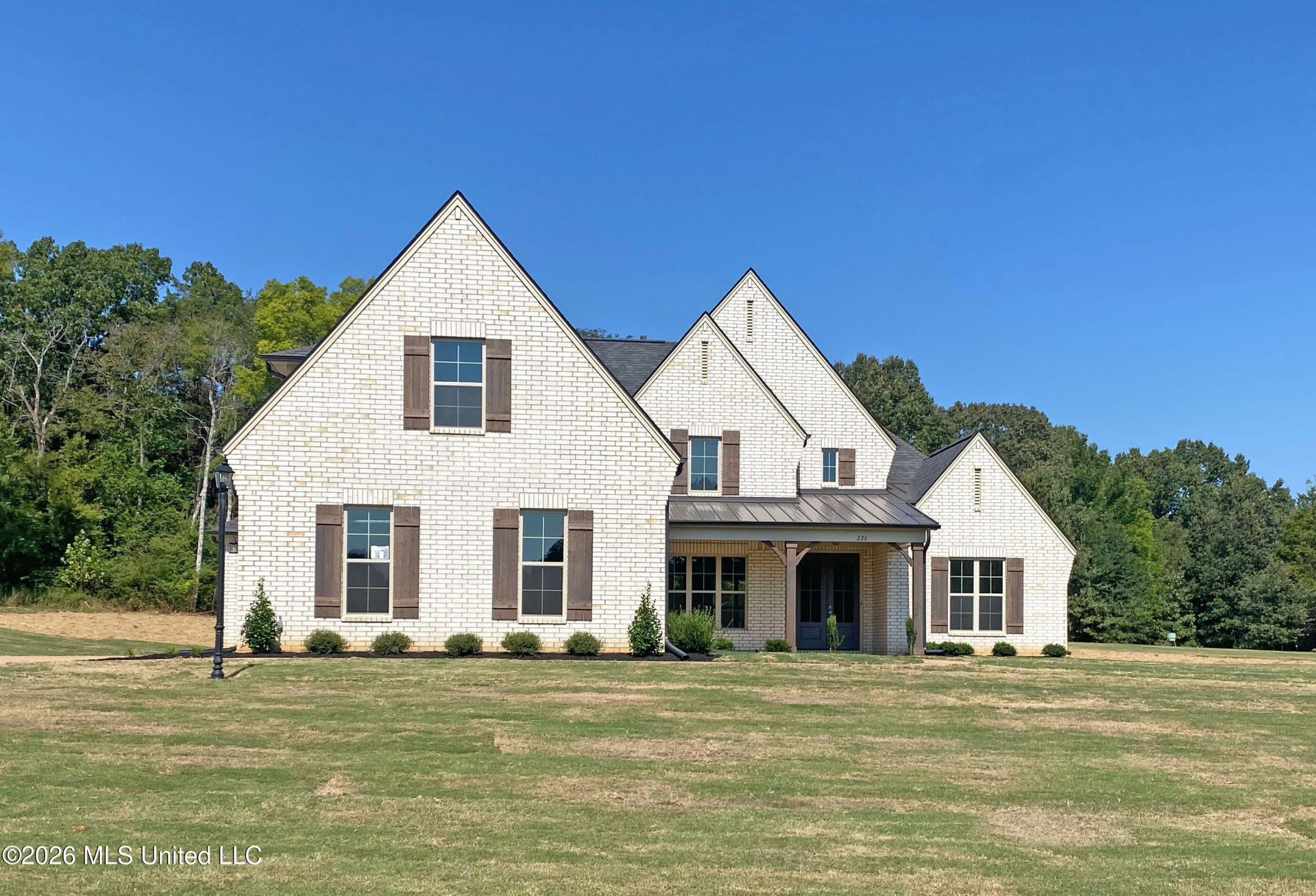 226 Cedar Crest Cove, Byhalia, MS 38611 Main Photo