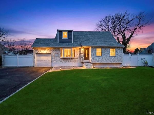 41 Walton Street, Brentwood, NY 11717