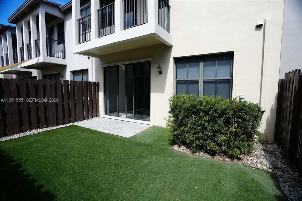 10468 NW 61st Ln, Doral, FL 33178 Photo