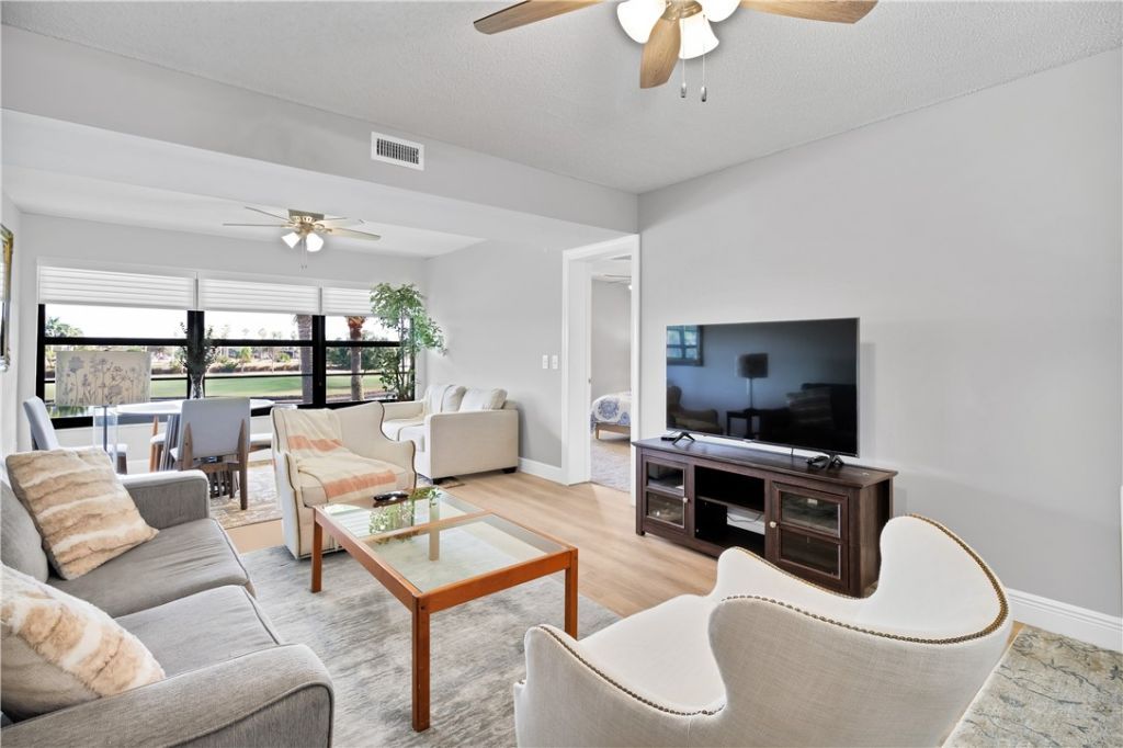 31 Plantation Drive, Unit 203, Vero Beach, FL 32966 Photo