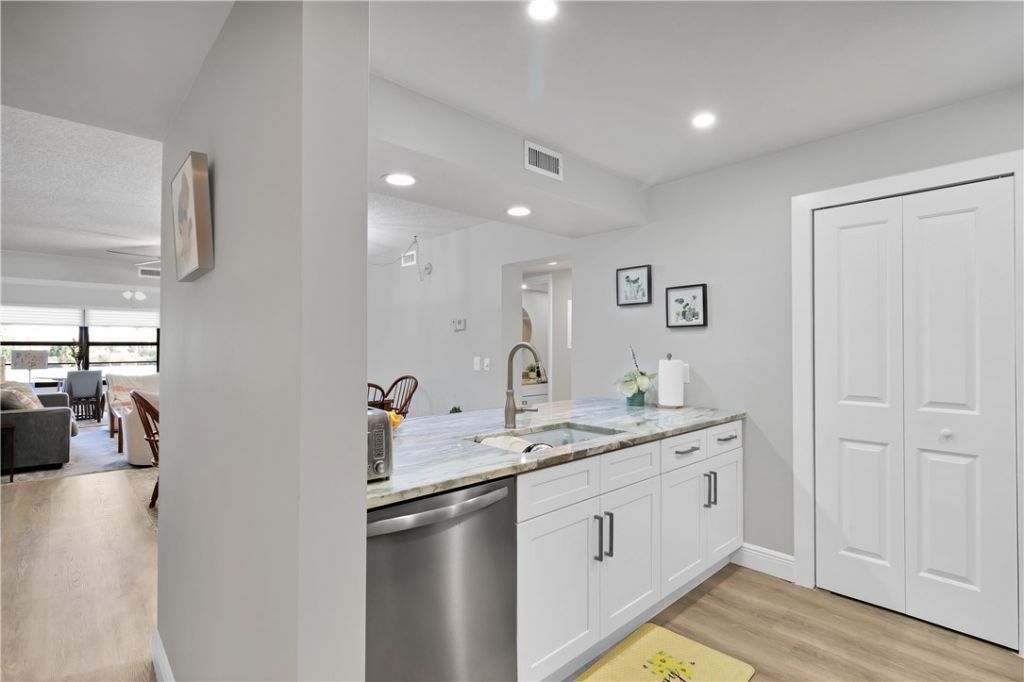 31 Plantation Drive, Unit 203, Vero Beach, FL 32966 Photo