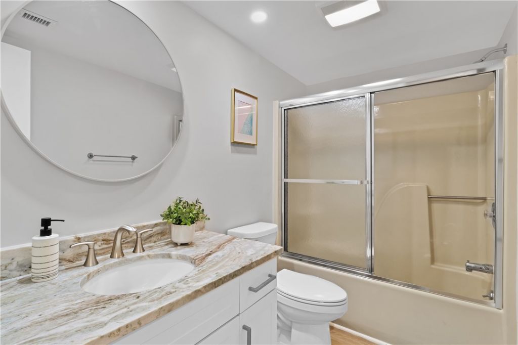 31 Plantation Drive, Unit 203, Vero Beach, FL 32966 Photo