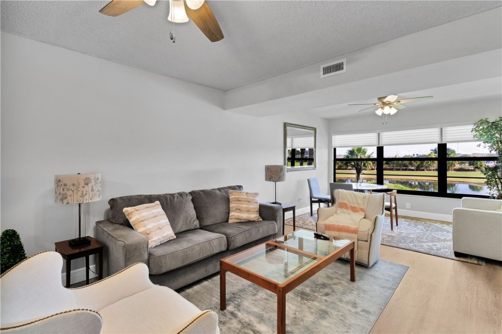 31 Plantation Drive, Unit 203, Vero Beach, FL 32966 Photo