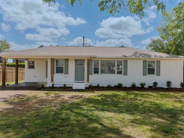 1106 Hillandale Dr, Tuscumbia, AL