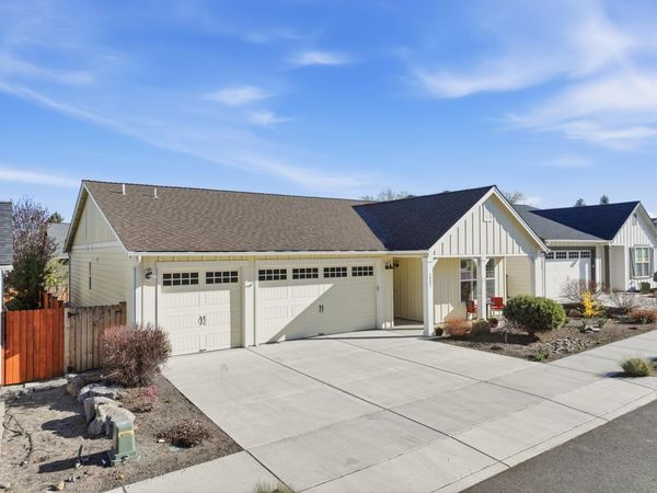 1227 NE Hoover Loop, Bend, OR 97701