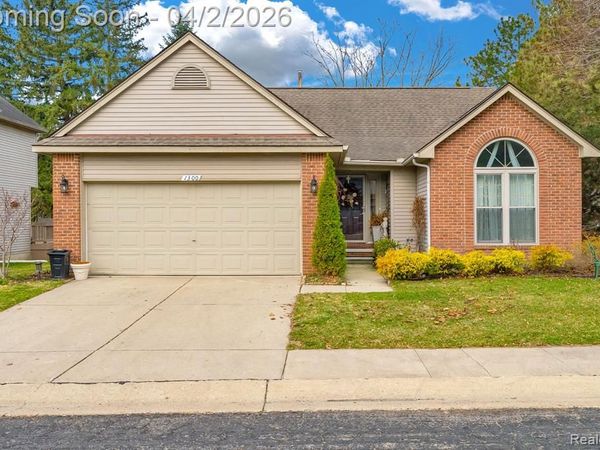 1300 Clearview Street, Waterford Twp, MI 48327