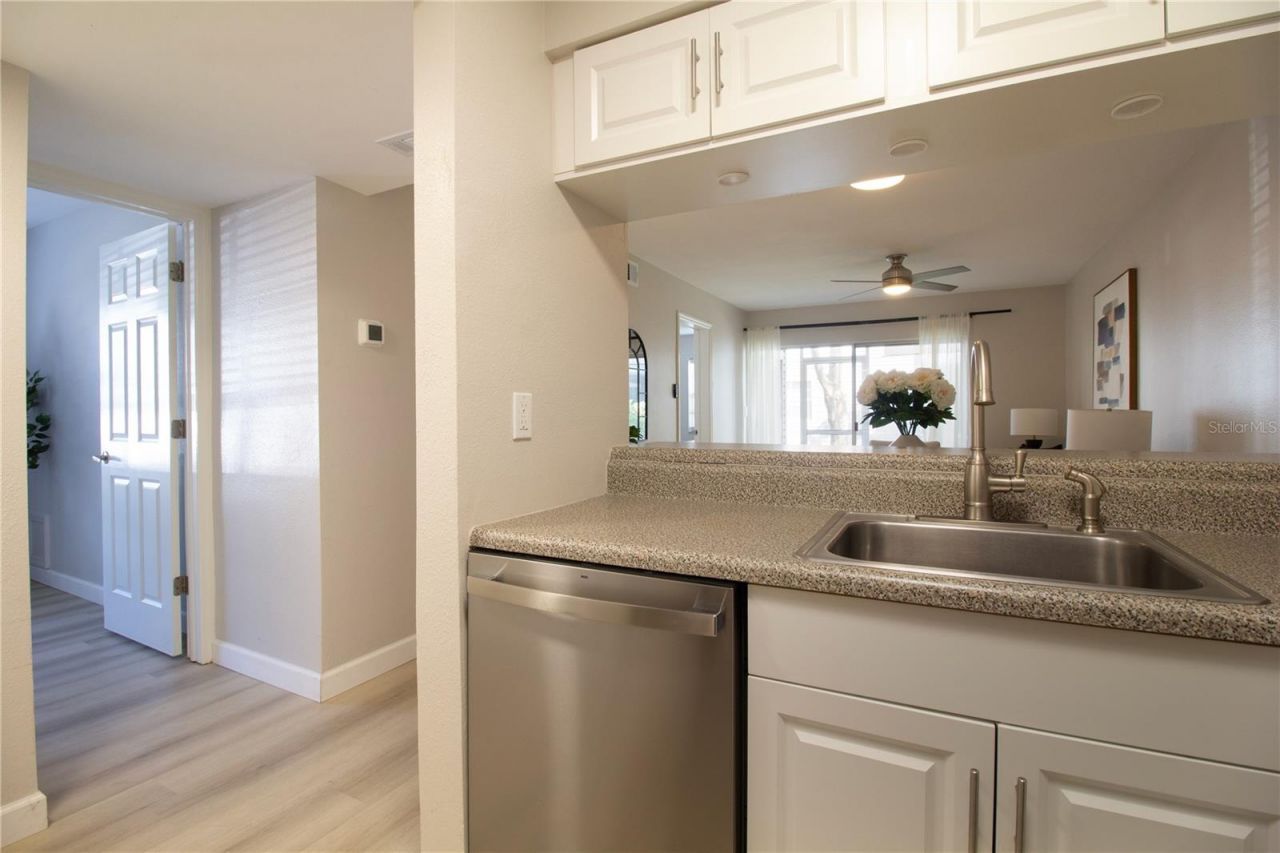 6907 Stones Throw Circle N, Unit 2101, Saint Petersburg, FL 33710 Photo