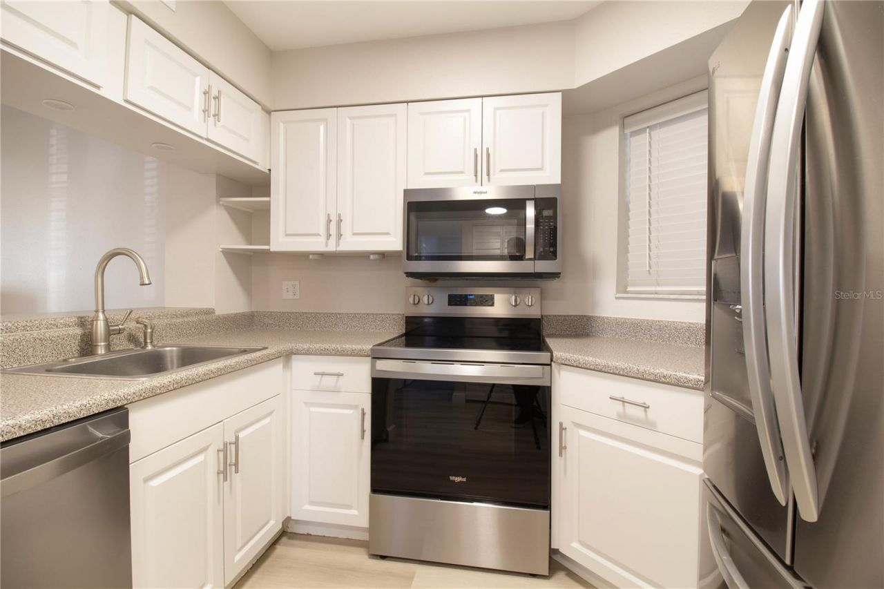 6907 Stones Throw Circle N, Unit 2101, Saint Petersburg, FL 33710 Photo