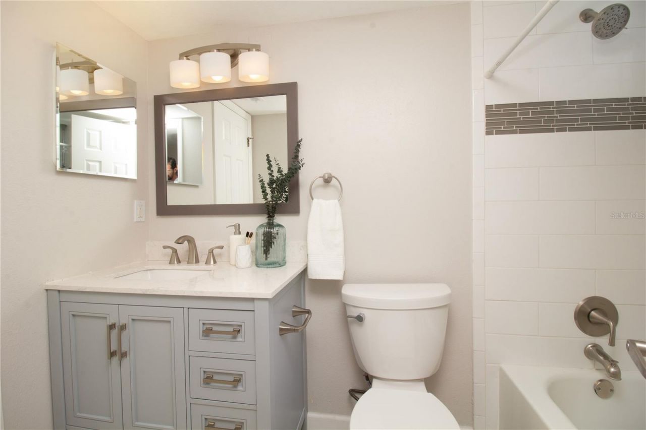 6907 Stones Throw Circle N, Unit 2101, Saint Petersburg, FL 33710 Photo