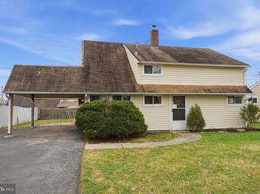 52 INLAND ROAD , LEVITTOWN, PA 19057