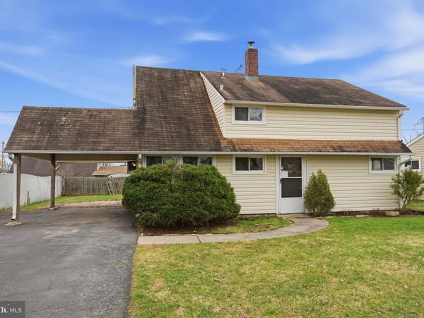 52 INLAND ROAD , LEVITTOWN, PA 19057