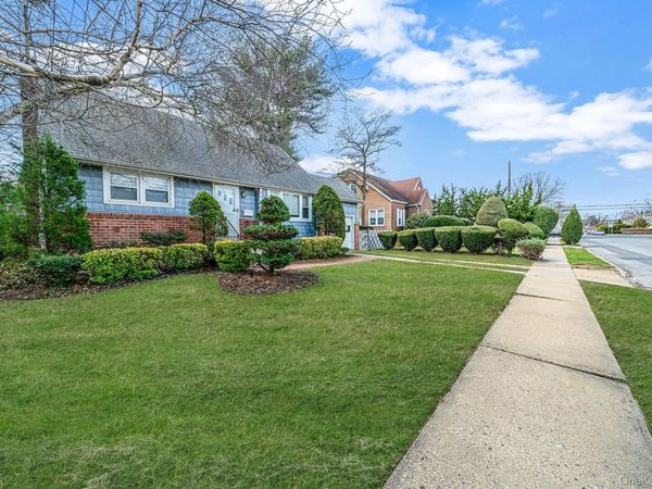 2492 6th Avenue , East Meadow, NY 11554