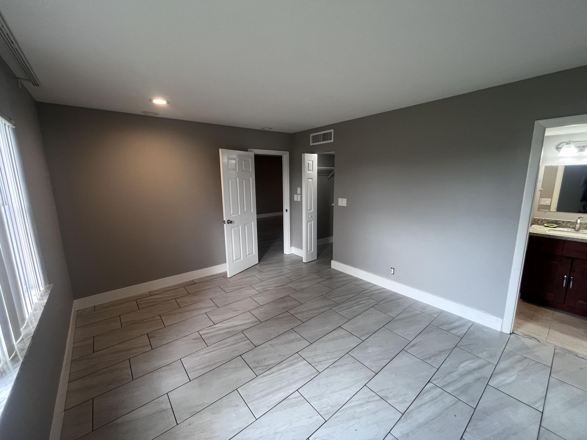 6301 N Falls Circle Drive, Unit 111, Lauderhill, FL 33319 Photo