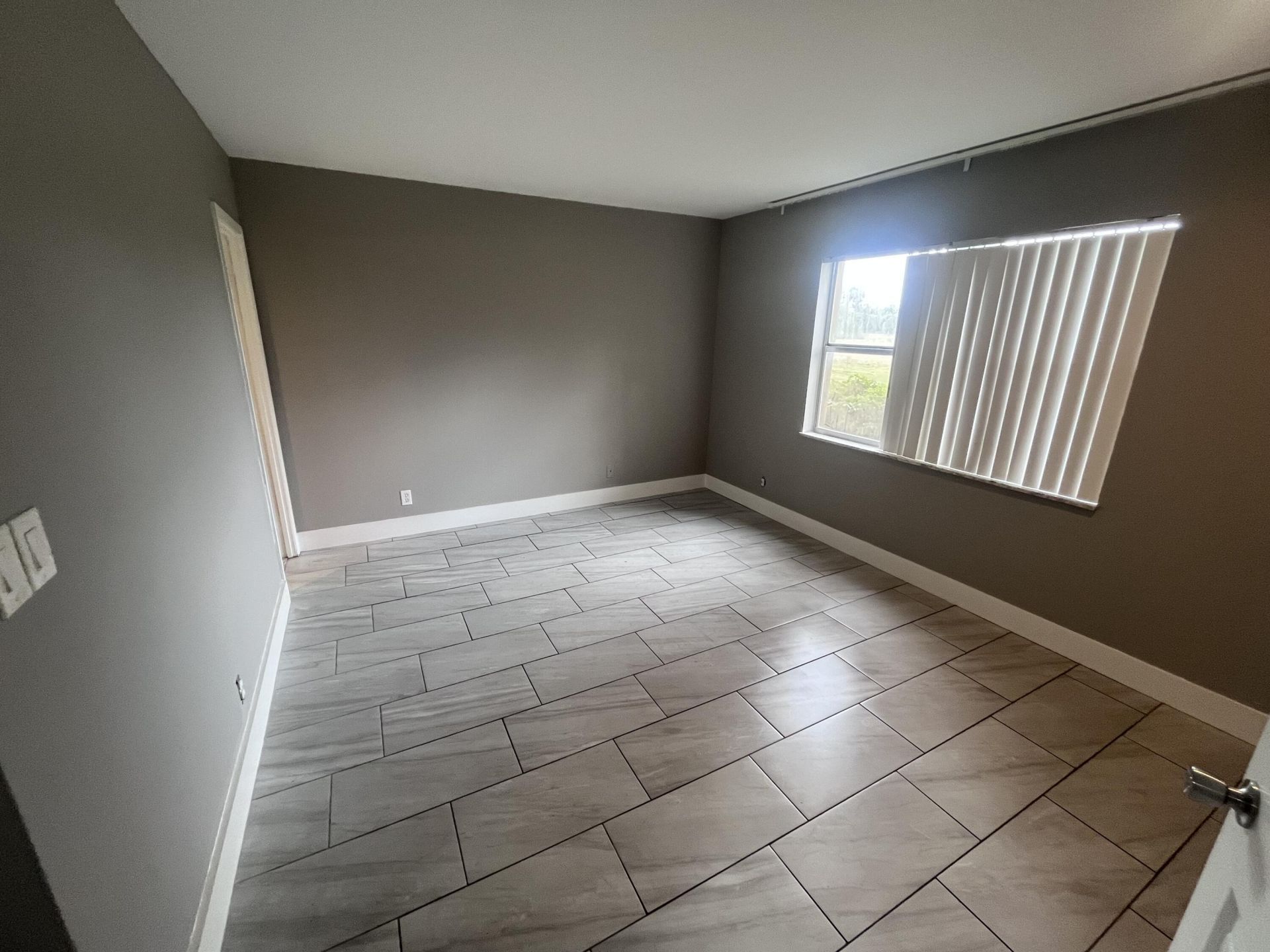 6301 N Falls Circle Drive, Unit 111, Lauderhill, FL 33319 Photo