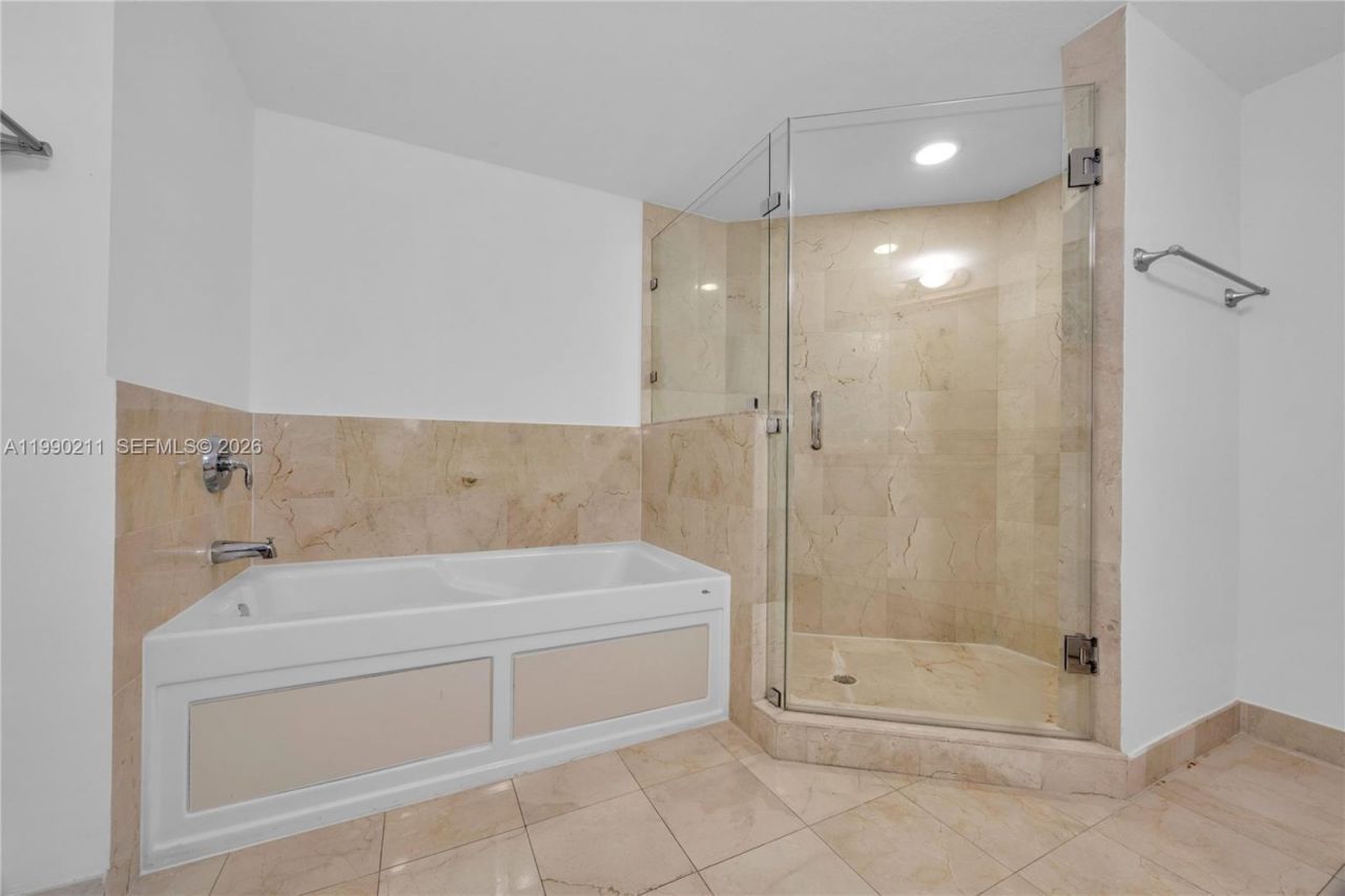 1800 N Bayshore Dr, Unit 1901, Miami, FL 33132 Photo