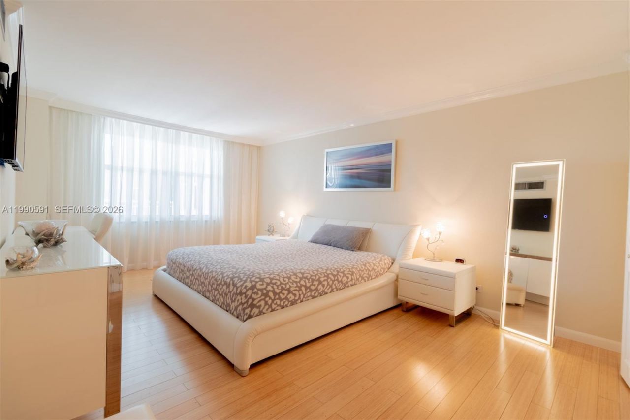 301 174 , Unit 2417, Sunny Isles Beach, FL 33160 Photo