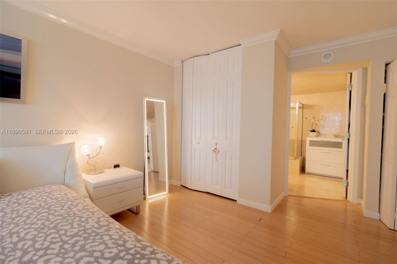 301 174 , Unit 2417, Sunny Isles Beach, FL 33160 Photo