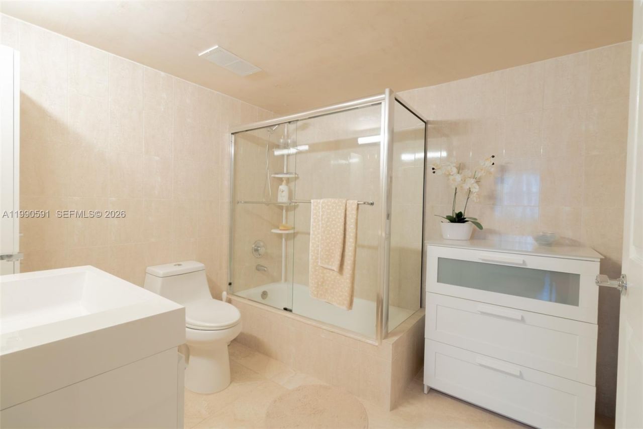 301 174 , Unit 2417, Sunny Isles Beach, FL 33160 Photo