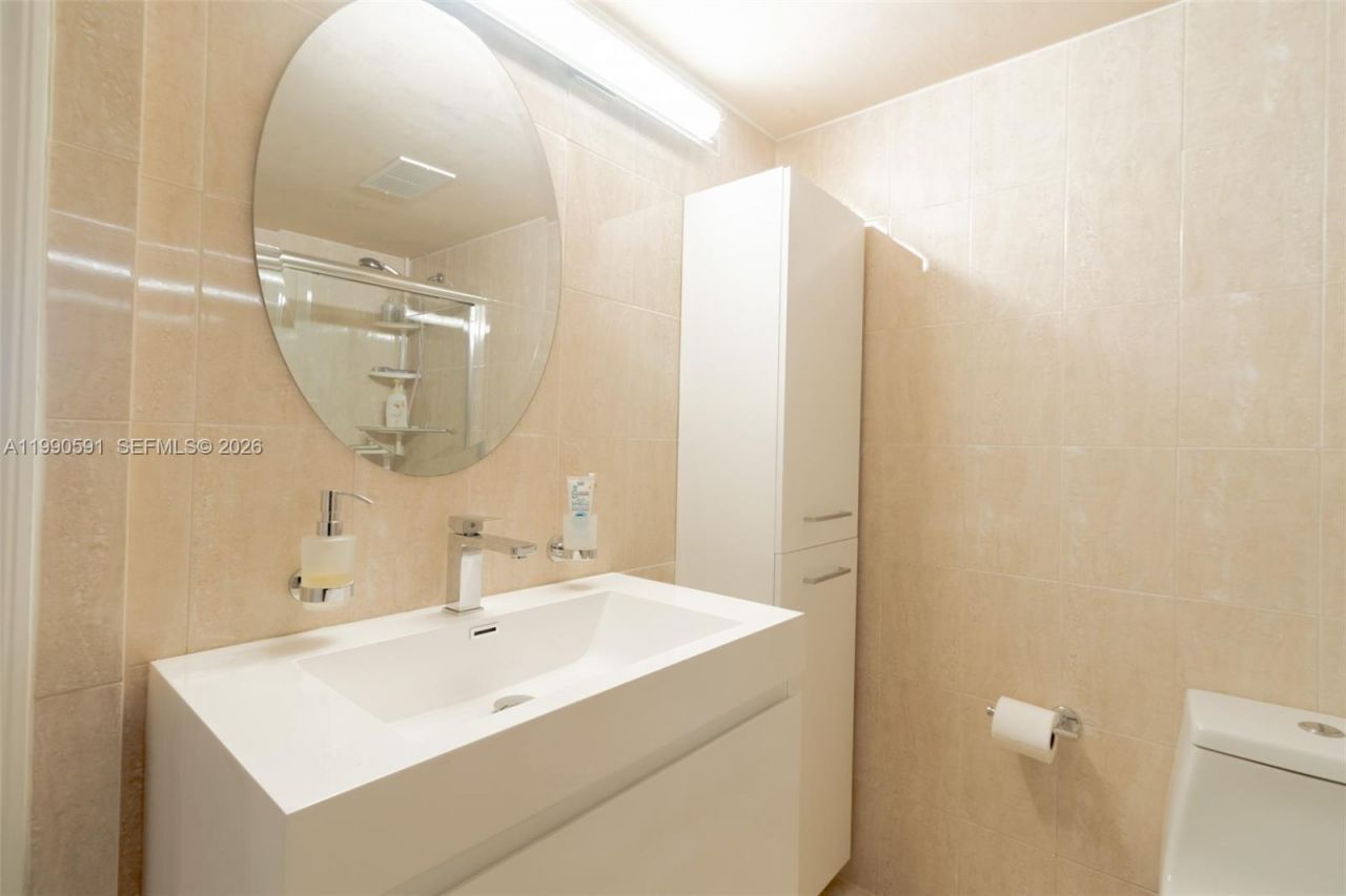 301 174 , Unit 2417, Sunny Isles Beach, FL 33160 Photo