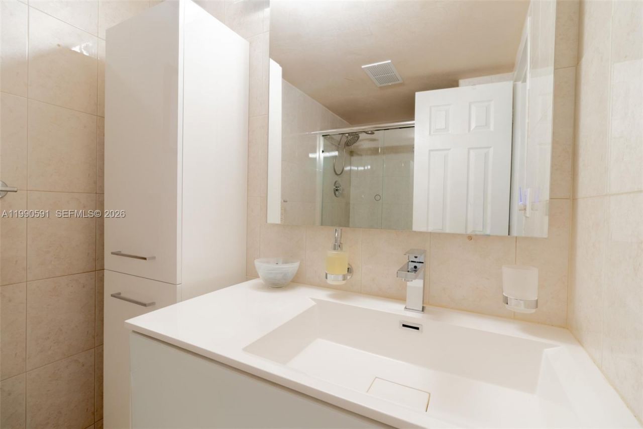 301 174 , Unit 2417, Sunny Isles Beach, FL 33160 Photo