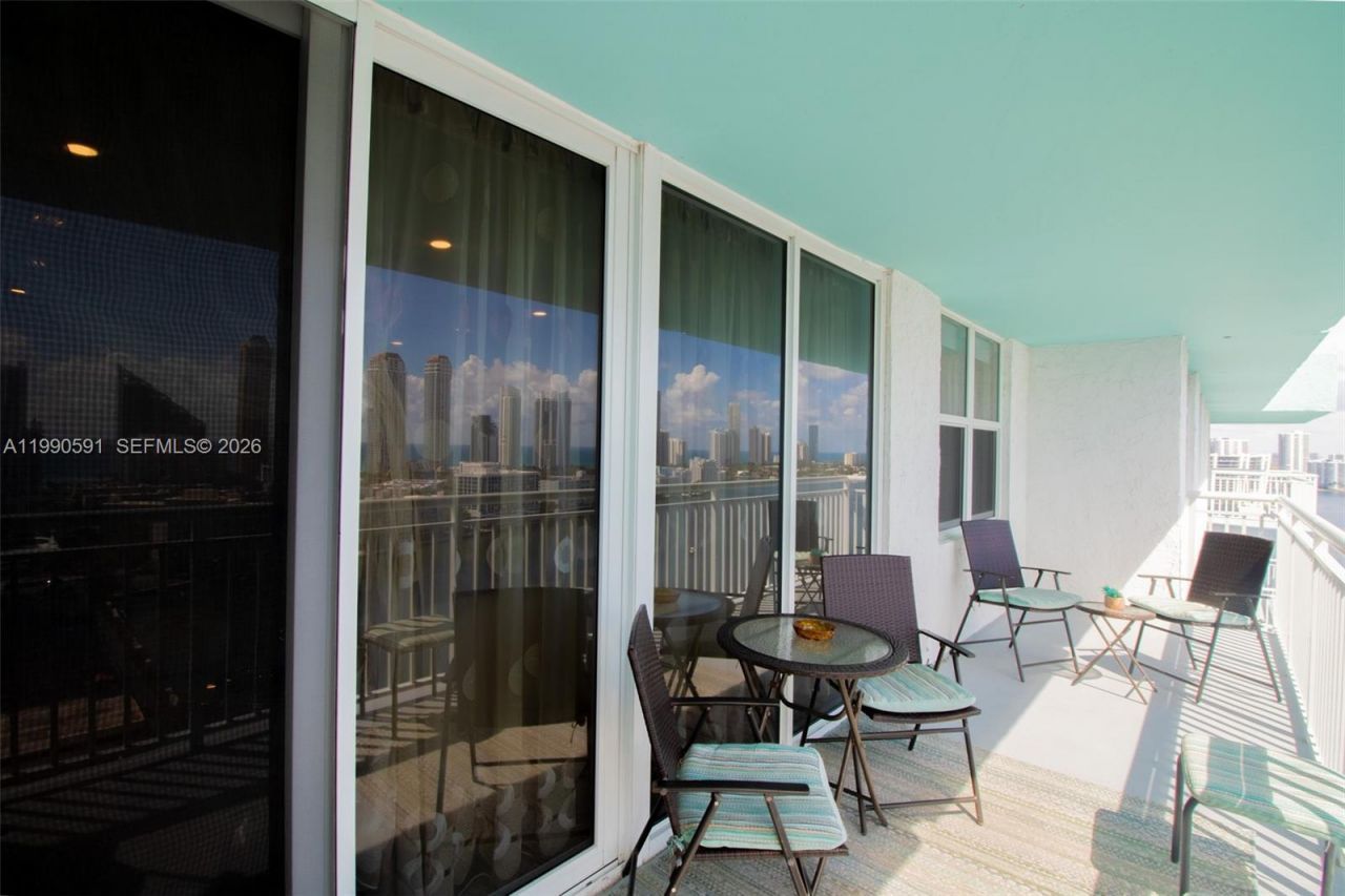 301 174 , Unit 2417, Sunny Isles Beach, FL 33160 Photo