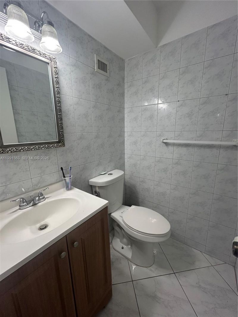 121 Golden Isles Dr , Unit 104, Hallandale Beach, FL 33009 Photo