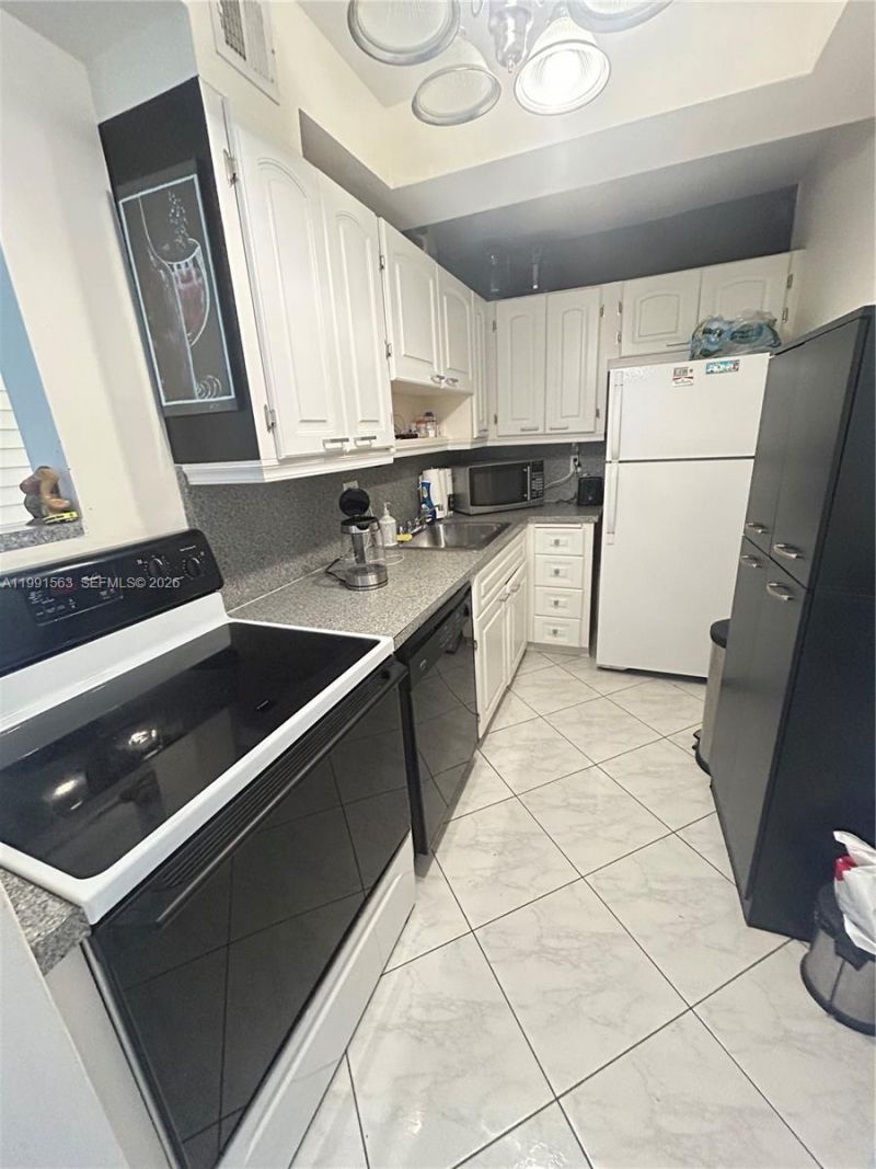 121 Golden Isles Dr , Unit 104, Hallandale Beach, FL 33009 Photo