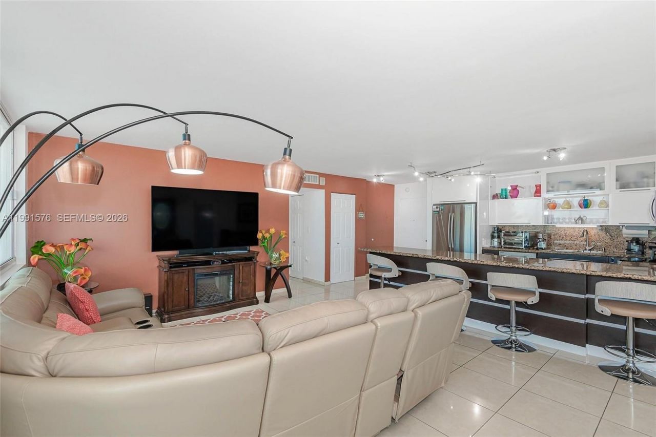 7135 Collins Ave , Unit 625, Miami Beach, FL 33141 Photo