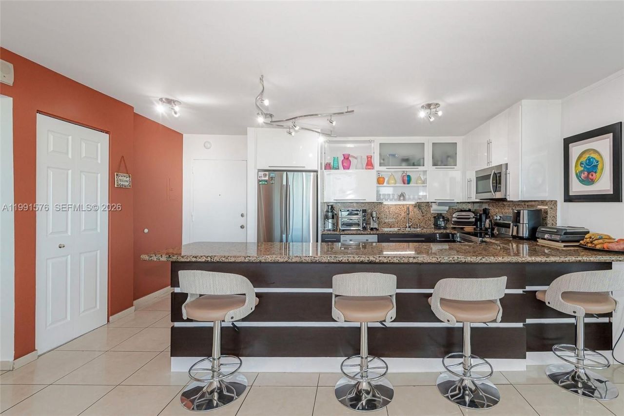 7135 Collins Ave , Unit 625, Miami Beach, FL 33141 Photo