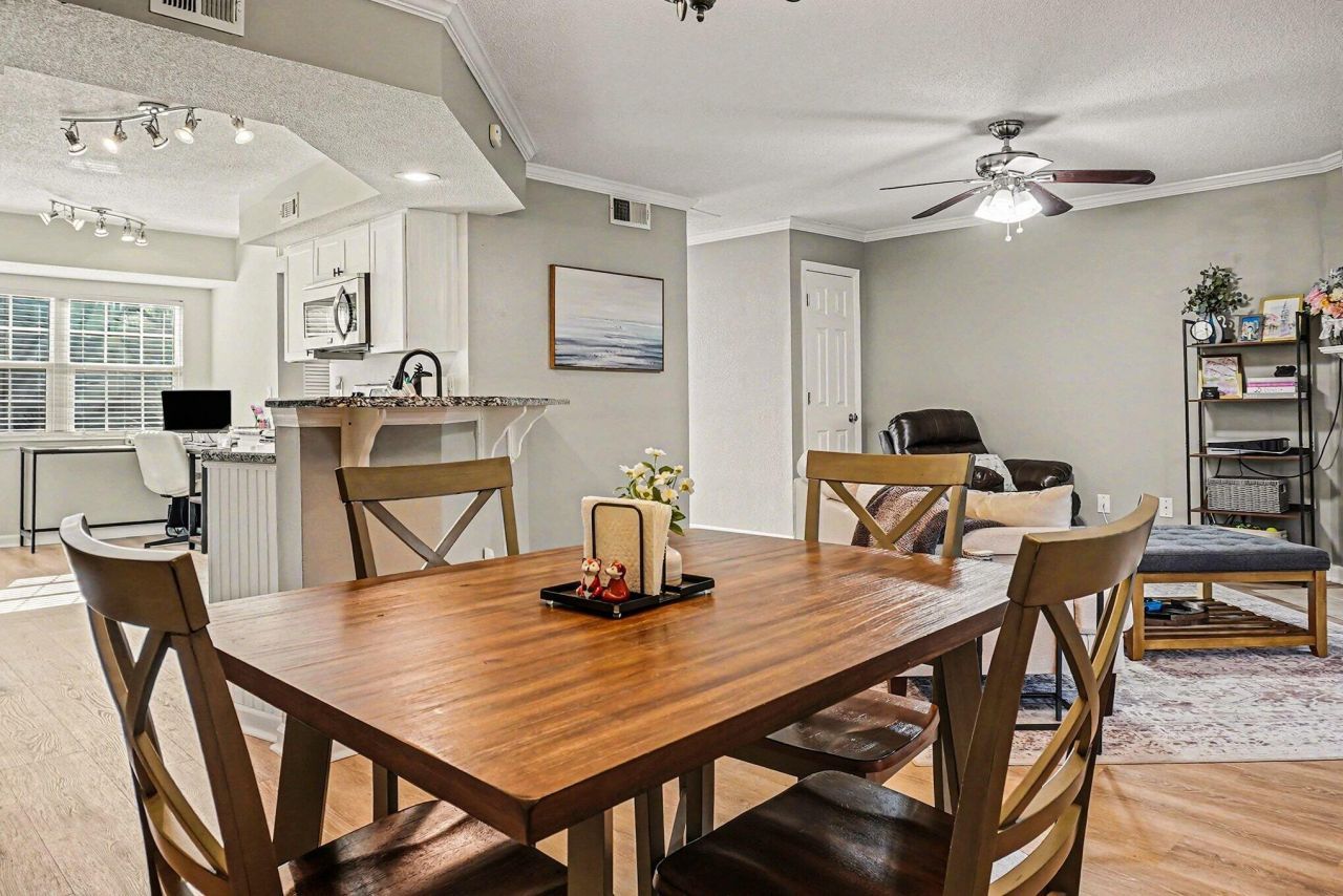 1752 Parc Vue Photo 9