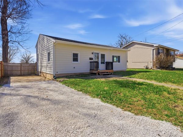 713 N 8th Avenue E, Newton, IA 50208