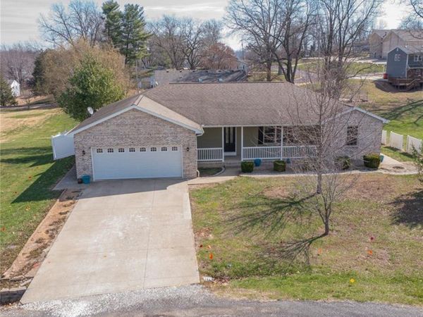 3 Mark Drive , Vandalia, IL 62471