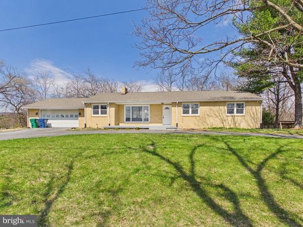 6030 RESTVIEW DRIVE, HARRISBURG, PA 17112