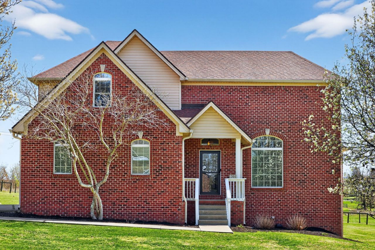 201 Squires Pointe Road, Paris, KY 40361