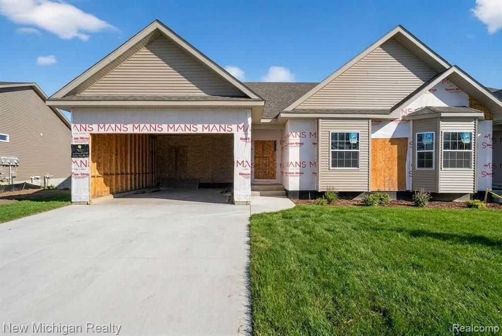 13185 Harbor Landings Drive, Fenton Township, MI 48430 Main Photo
