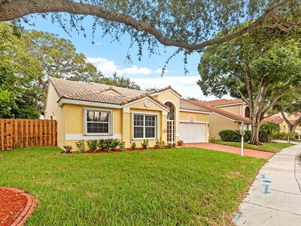 1033 W Siena Oaks Cir Circle W, Palm Beach Gardens, FL 33410