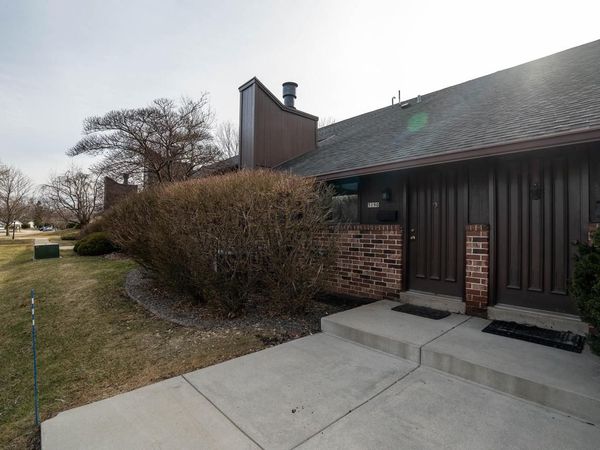 5190 Woodbridge LANE, Greenfield, WI 53221