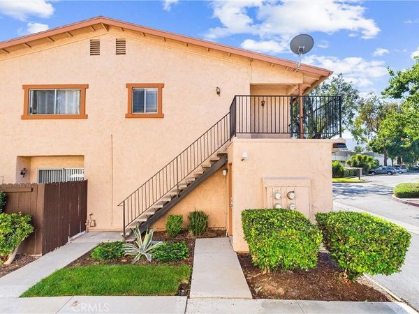 1382 Via Santiago, Corona, CA 92882