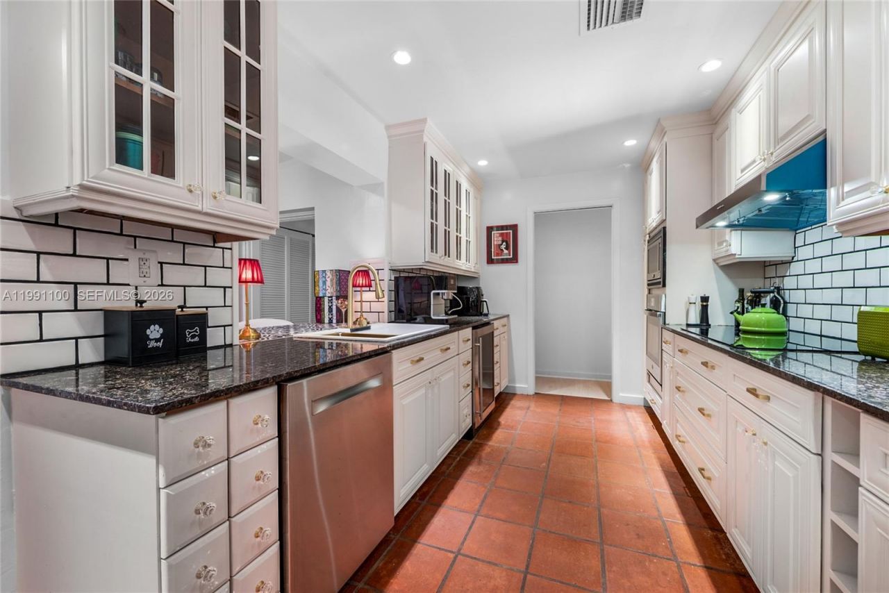 3620 Battersea Rd, Miami, FL 33133 Photo