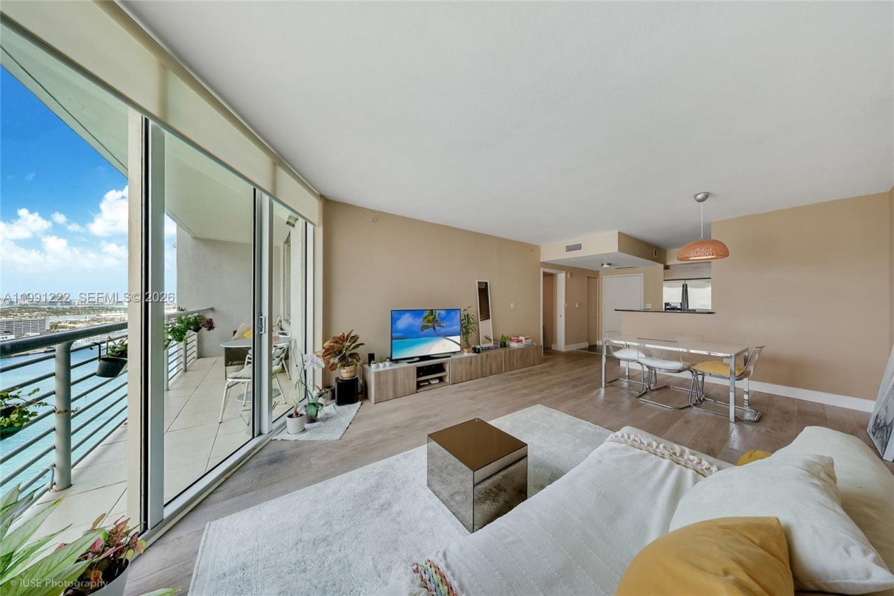 335 S Biscayne Blvd, Unit 3110, Miami, FL 33131 Photo