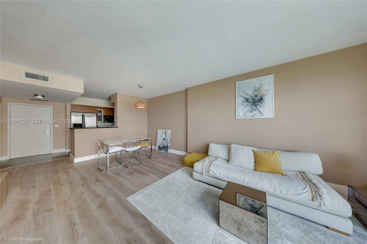 335 S Biscayne Blvd, Unit 3110, Miami, FL 33131 Photo