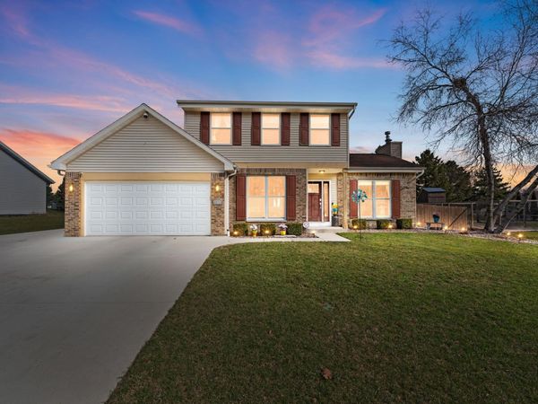 1320 Montclair Pl, Fort Atkinson, WI 53538